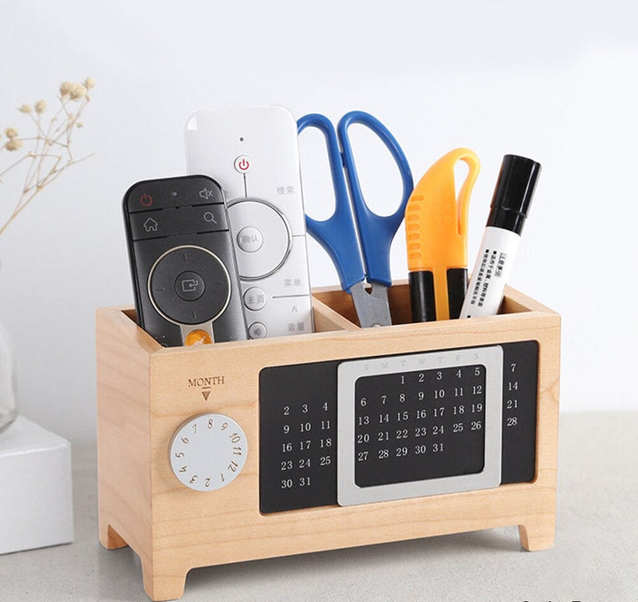 Stiftehalter mit Kalender aus Holz