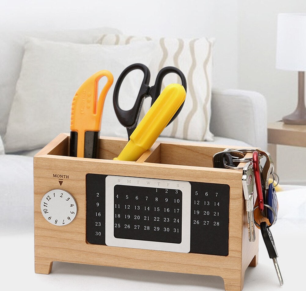 Stiftehalter mit Kalender aus Holz
